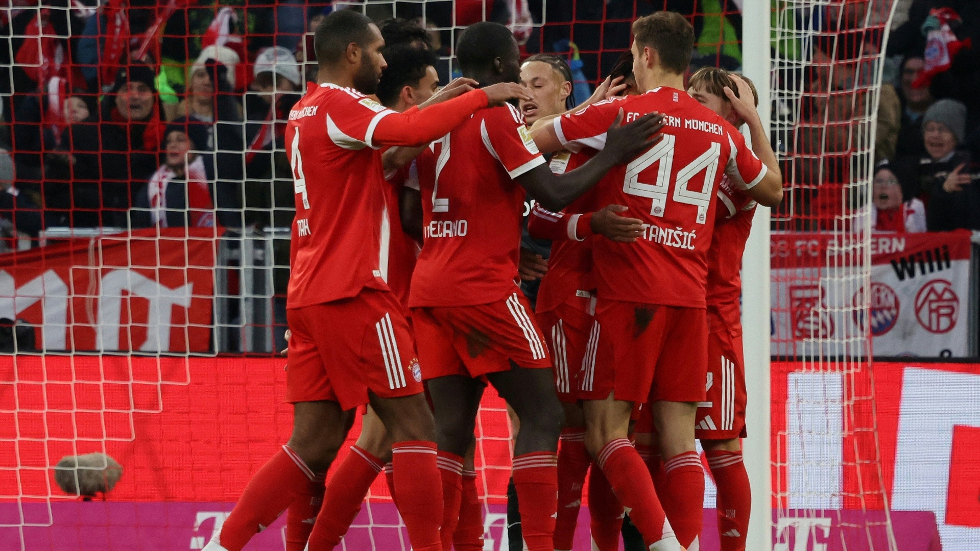 Olise und Karl glänzen: Bayern kehren gegen Freiburg um