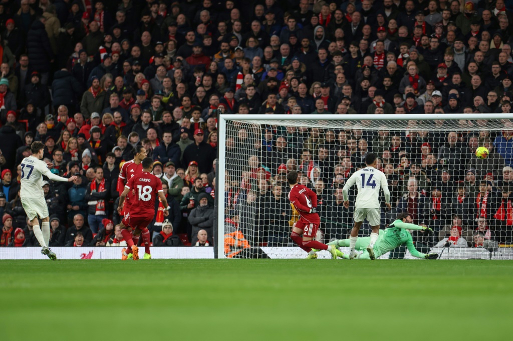 Forest pokonuje Liverpool pogłębiając kryzys angielskich mistrzów