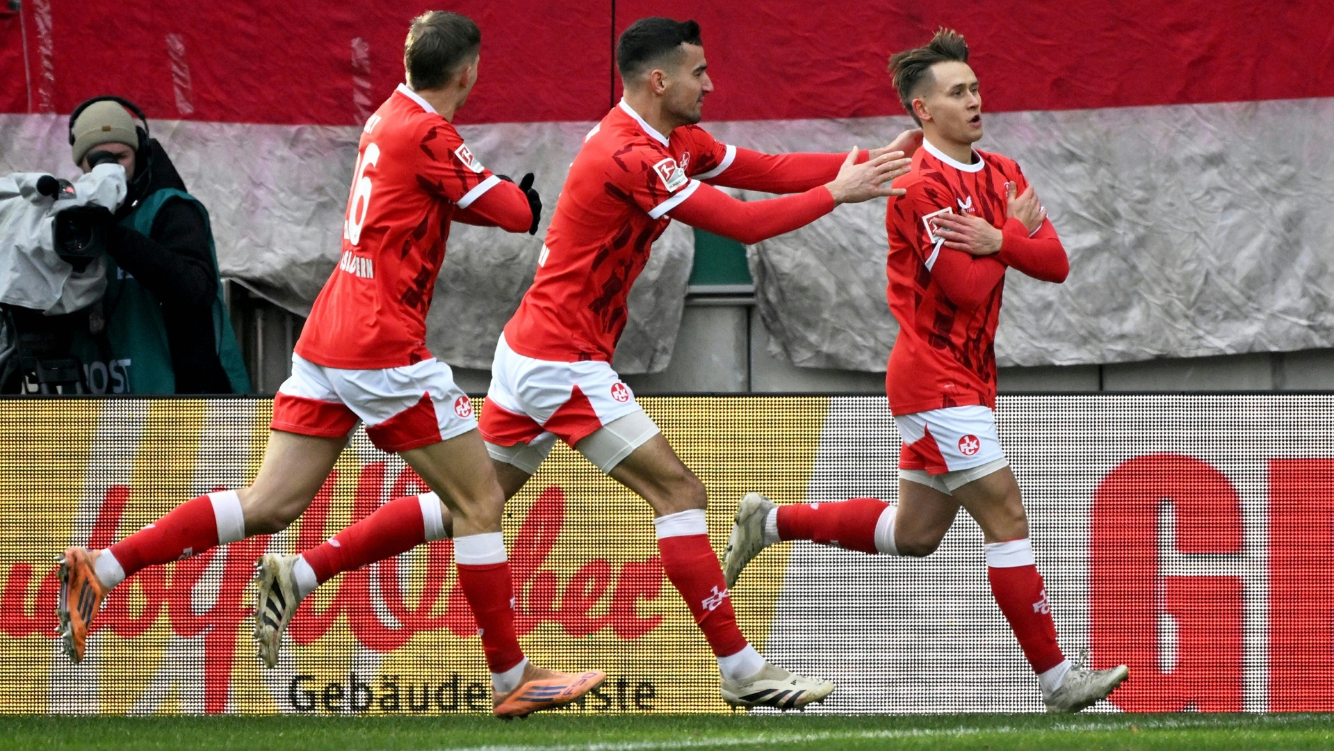 Skyttä erzielt Hattrick Lautern nähert sich den Aufstiegsplätzen