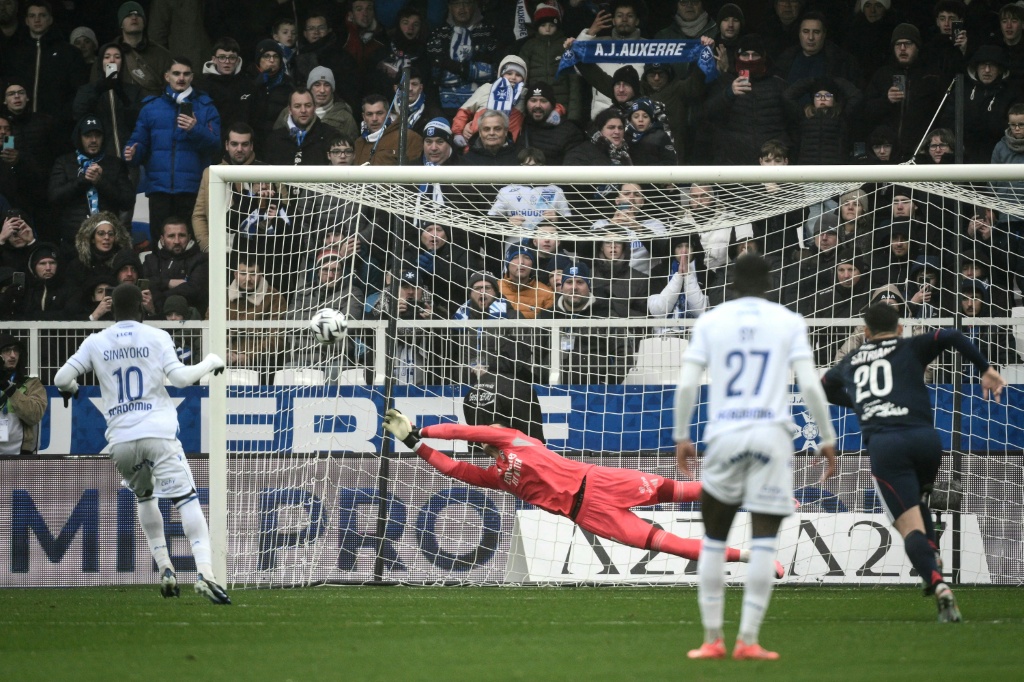 Ligue 1: Match nul 0-0 pour Lyon face à Auxerre leader de la défense