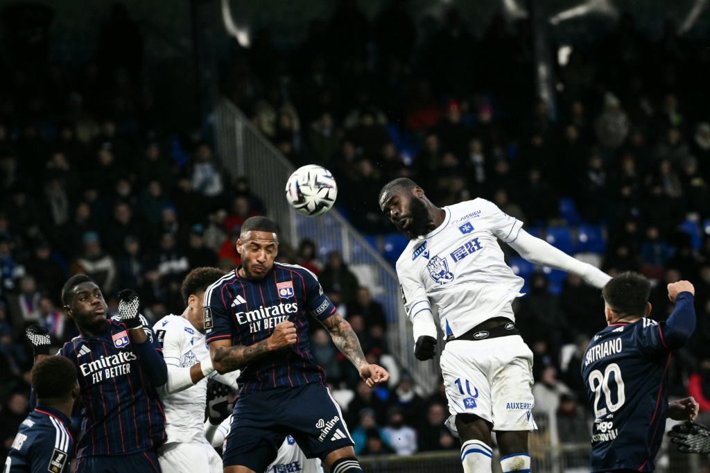 Ligue 1: Lyon tenu en échec par Auxerre, Nantes arrache le nul face à Lorient