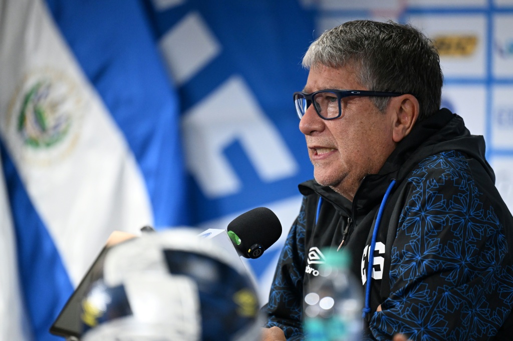 El Bolillo Gómez continuará al mando de El Salvador a pesar de no clasificar al Mundial 2026