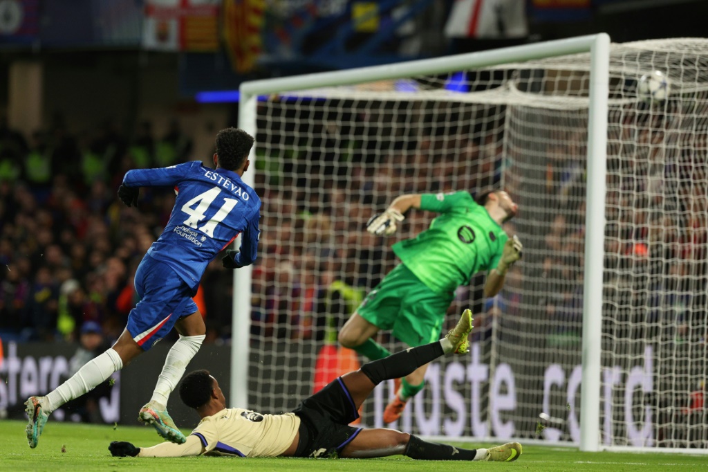 El Barcelona cae derrotado frente a un Chelsea marcado por el talento de Estêvão