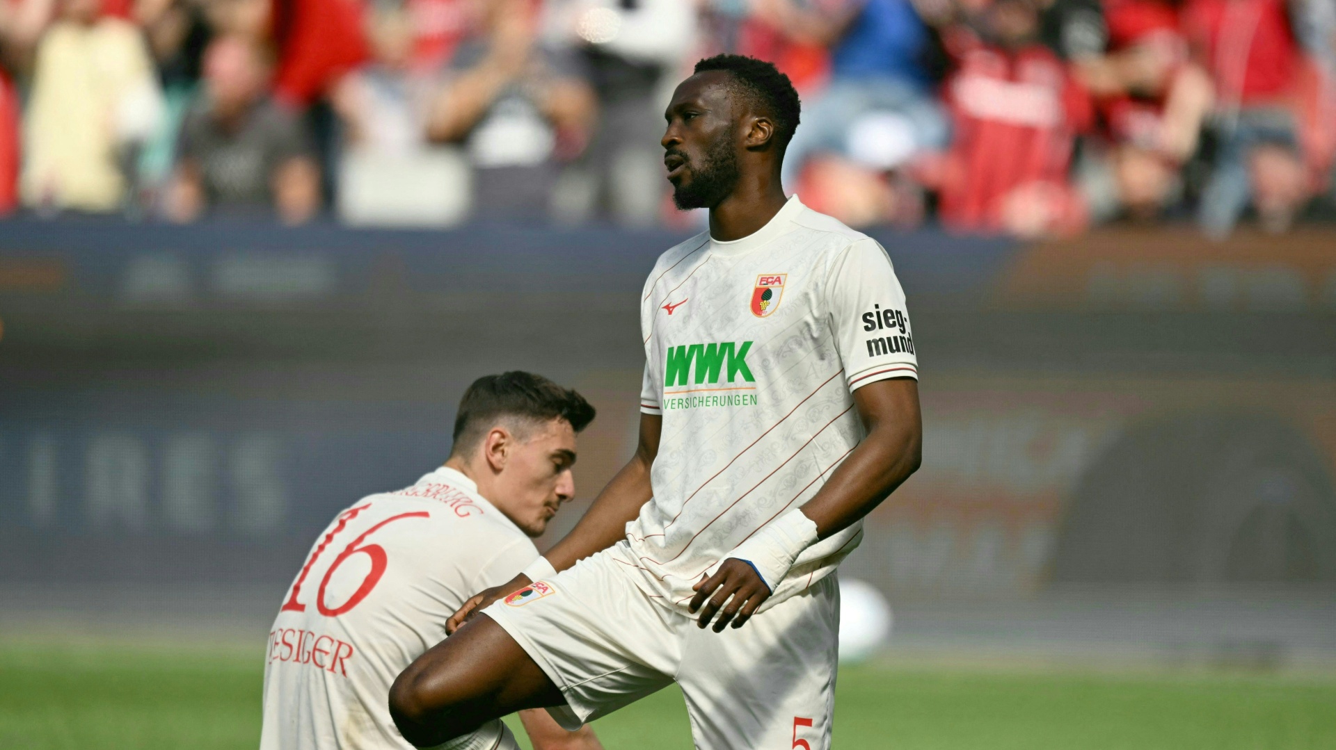Klares Zeichen: FC Augsburg bindet Verteidiger Matsima länger