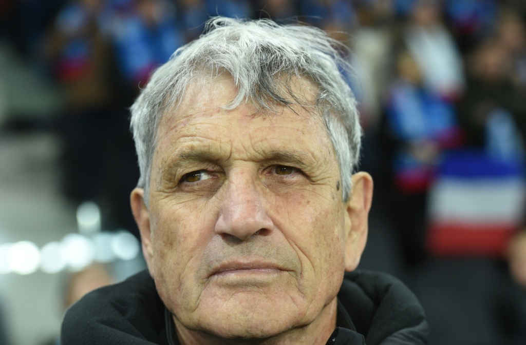 "No hay cómo frenar el crecimiento" del fútbol femenino, dice el DT de Uruguay