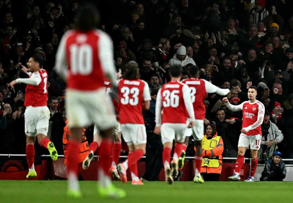 Arsenal rompe la racha invicta del Bayern de Múnich y asume el liderato en solitario