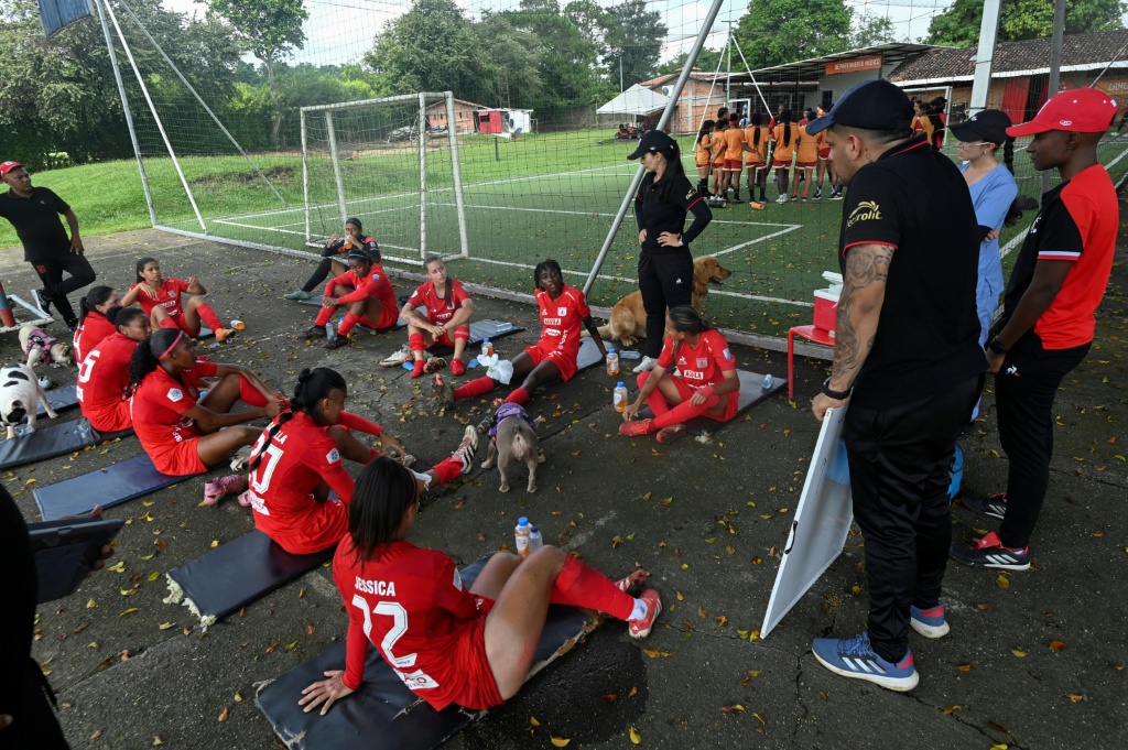 Las academias sudamericanas rompen barreras y forjan talentos emergentes en el fútbol de mujeres