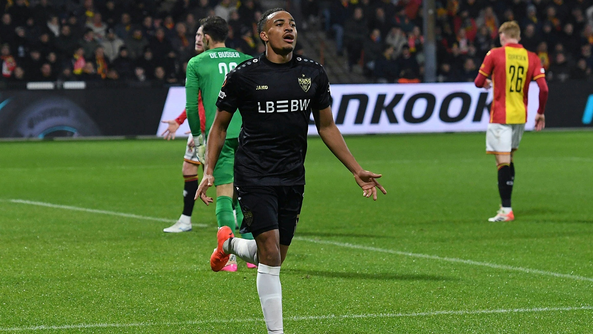 Leweling im Rampenlicht: VfB Stuttgart holt wichtigen Sieg