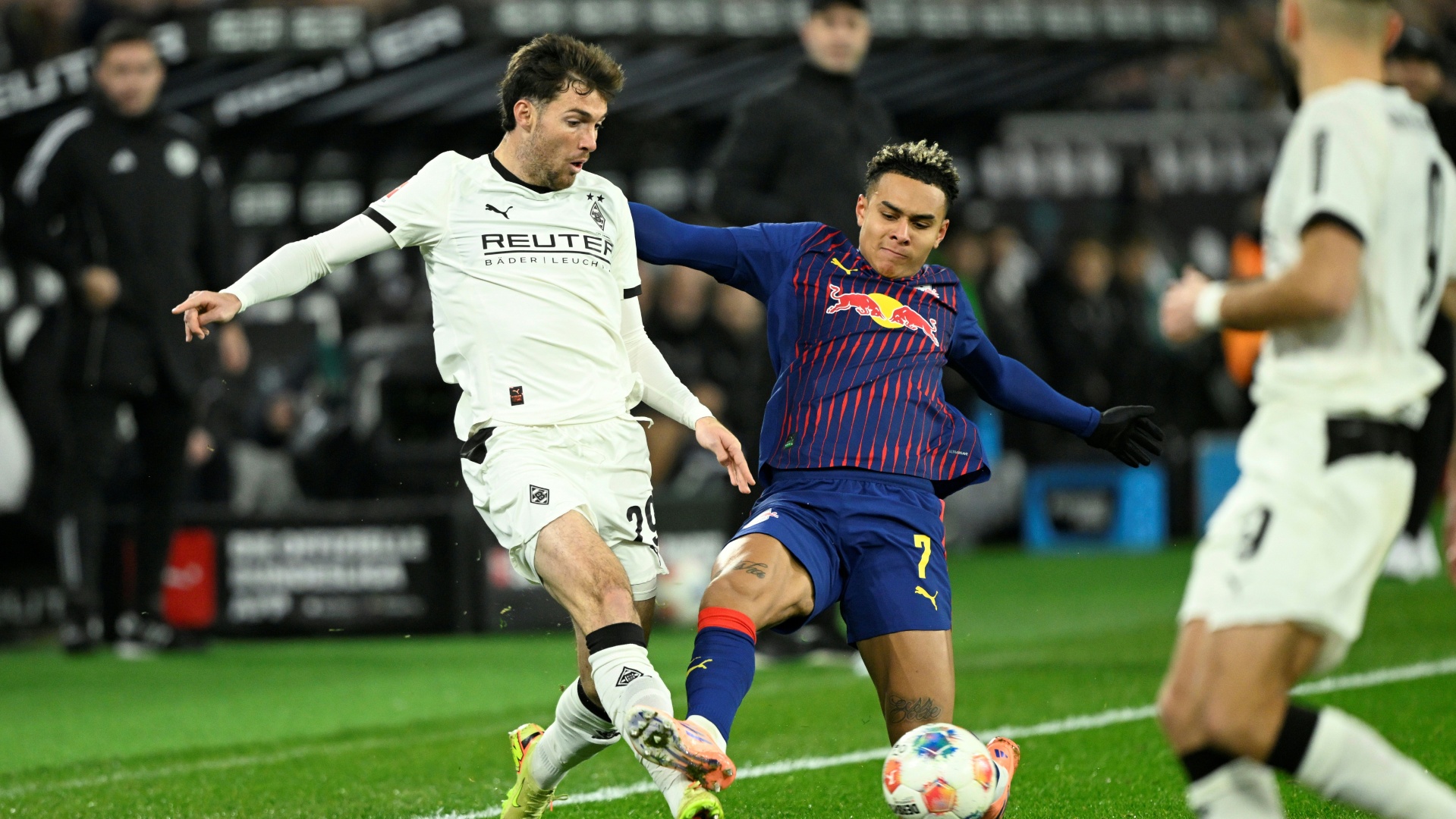 Leipzig gerät auf Bayern Verfolgung in Gladbach ins Straucheln