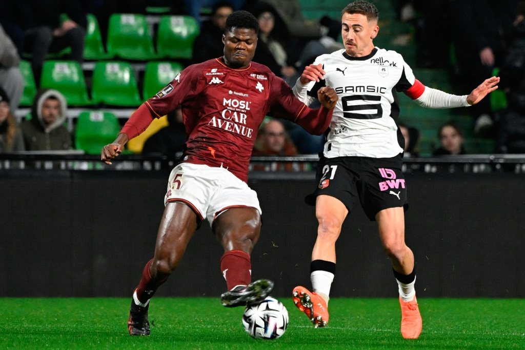 Ligue 1 Rennes maintient sa dynamique victorieuse face à Metz