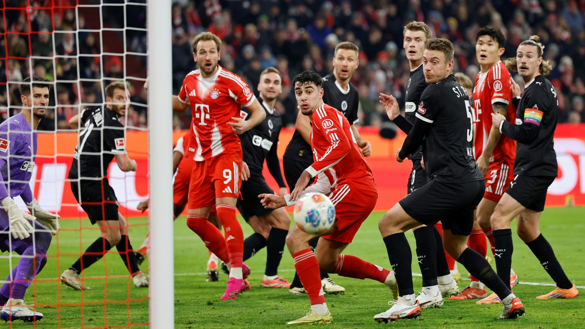 Bayern siegen knapp trotz Schwächen