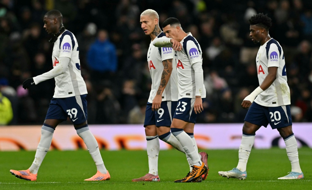 Fulham Overcomes Tottenham as Manager Frank Faces Intense Pressure