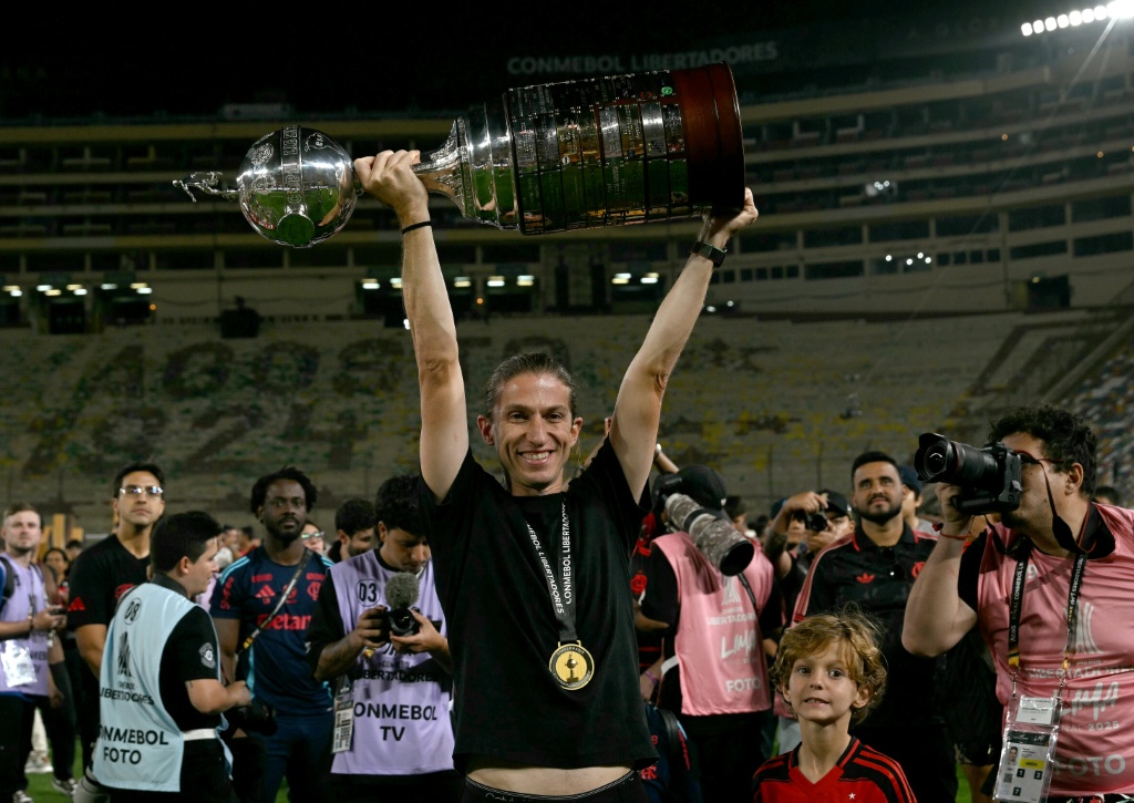 "Siempre soñé en grande", afirma Filipe Luís después del campeonato del Flamengo en la Libertadores