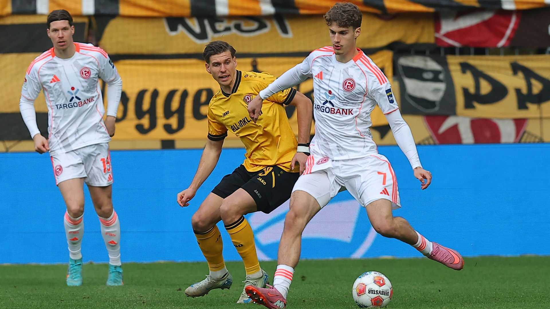 Dresden holt ersten Heimsieg Ruckschlag fur Dusseldorf