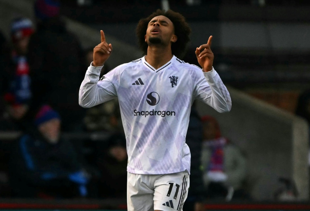 Zirkzee ends goal drought to inspire Man Utd victory at Palace