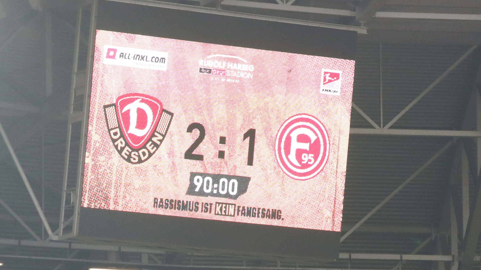 Dynamo Dresden und Fortuna Düsseldorf verurteilen rassistischen Angriff im Spiel
