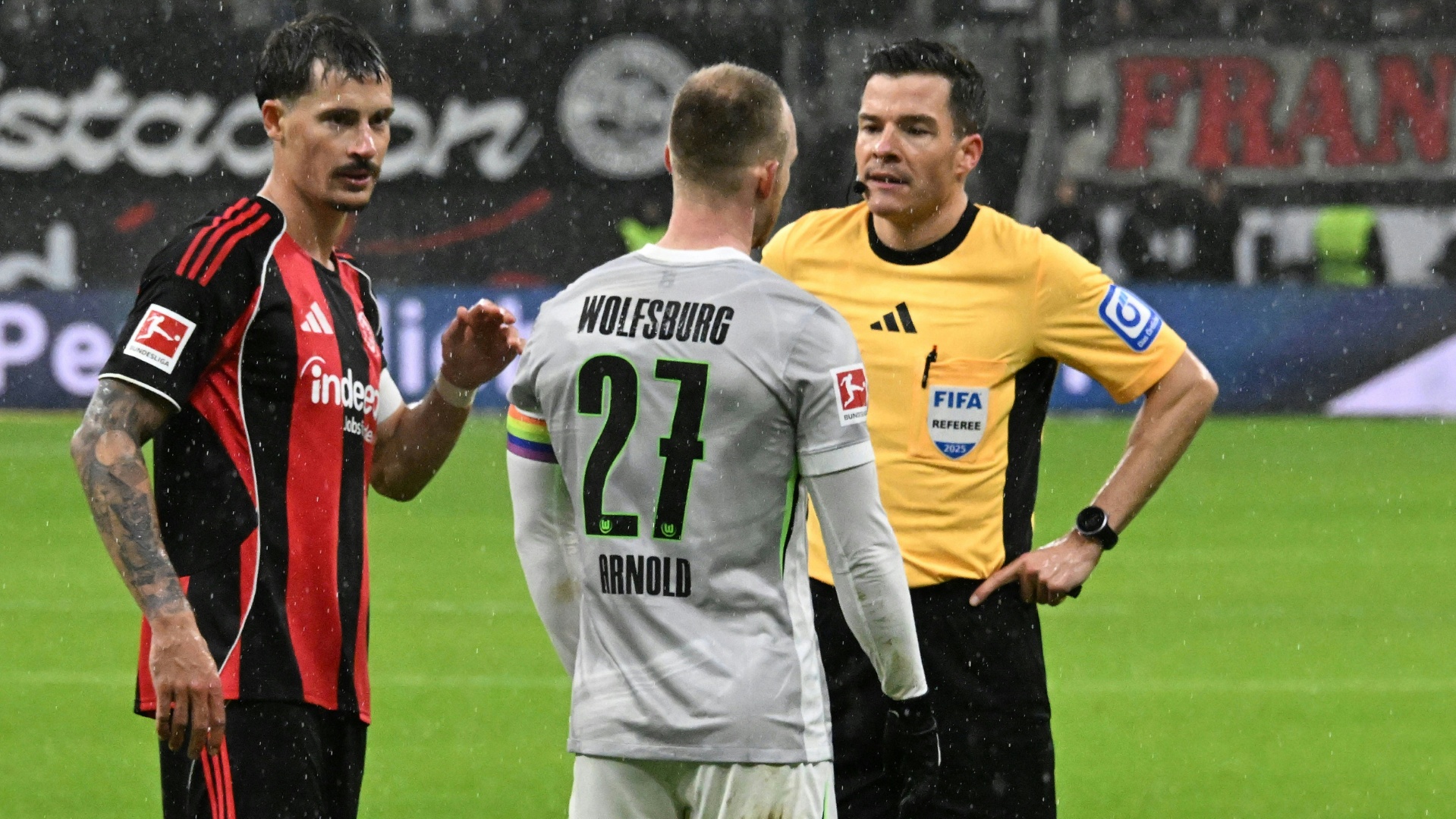 "Nicht geschickt": Osmers rechtfertigt Strafstoßentscheidung für Frankfurt