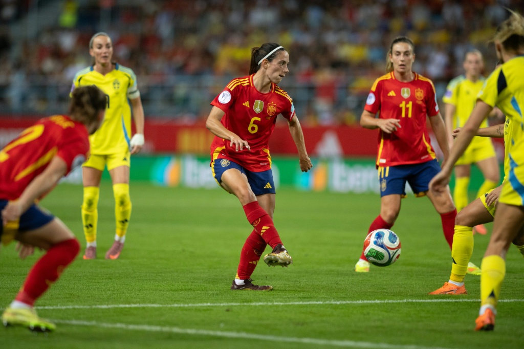 El FC Barcelona confirma operacion de Aitana Bonmati para el martes por fractura en el perone