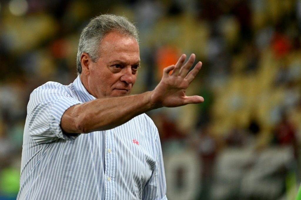 Inicio con tropiezo del nuevo entrenador del Inter de Brasil por comentarios homofóbicos