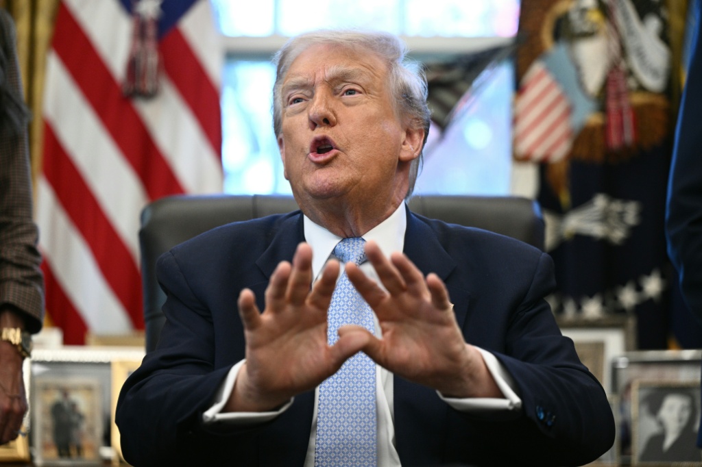 Хаос с визами и угрозы городам хозяевам как Трамп сорвал планы к мировому кубку