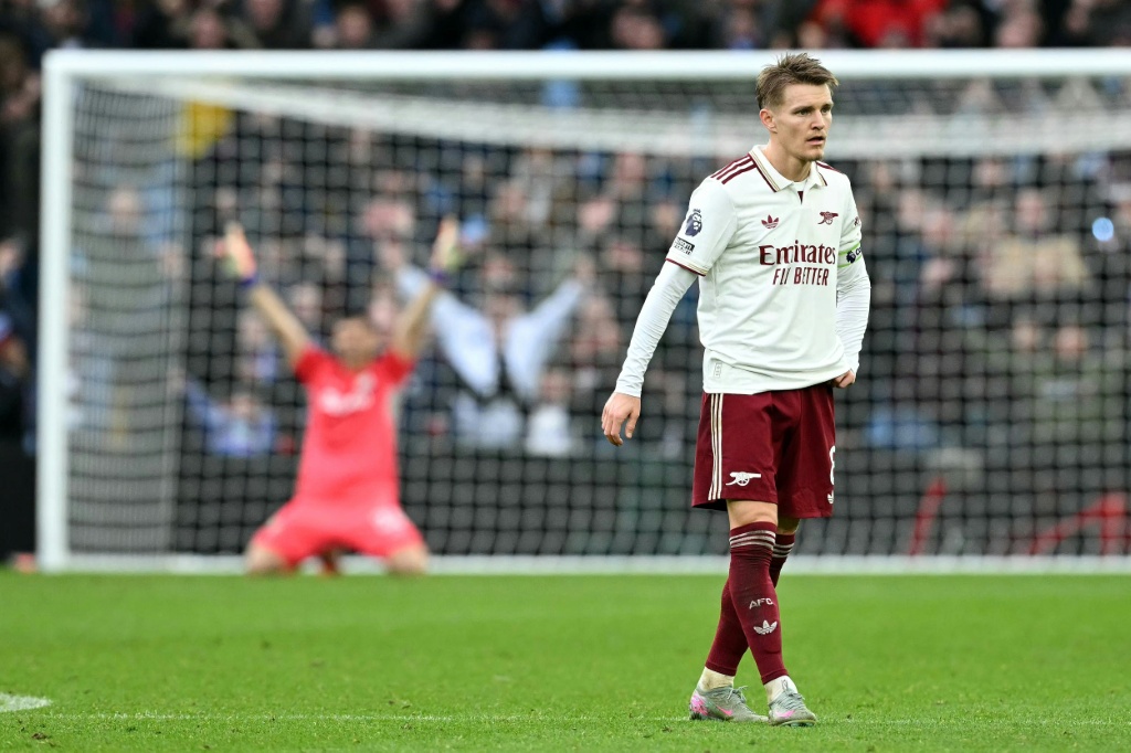 Angleterre Arsenal surpris le duel pour le titre s'intensifie