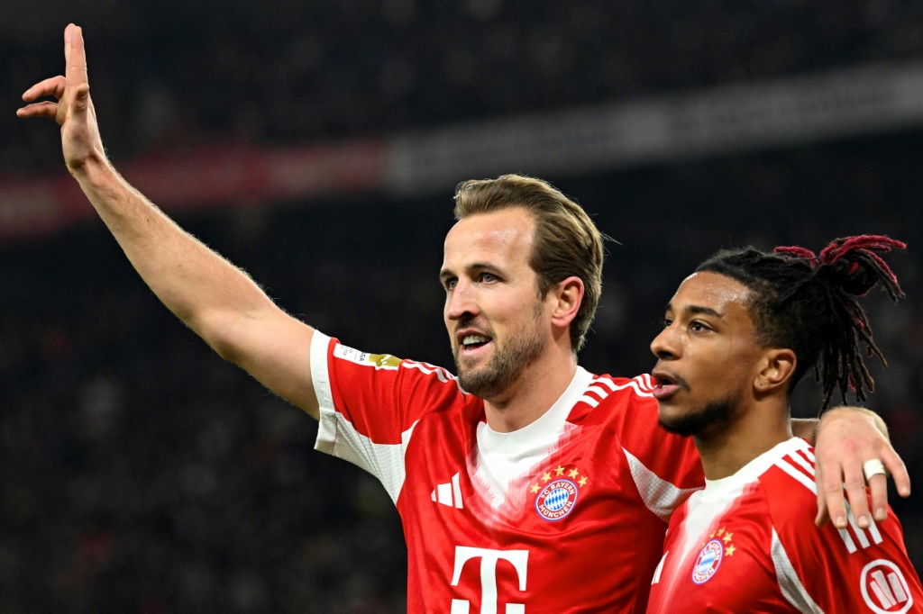 Bayern conquista goleada de 5-0 sobre o Estugarda com hat-trick de Kane e prossegue invicto na liga alemã
