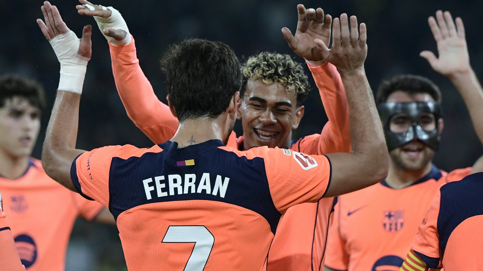 Ferran Torres mit Hattrick Barcelona festigt Tabellenanführung