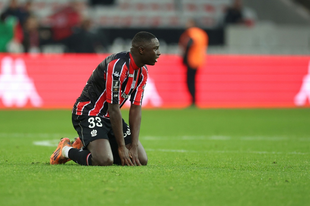 Ligue 1 : Nice creuse sa crise, Auxerre offre la lanterne rouge à Metz