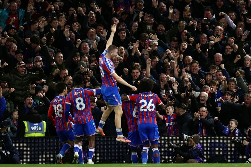 Crystal Palace derrota Fulham com golo nos minutos finais e continua na corrida à Champions