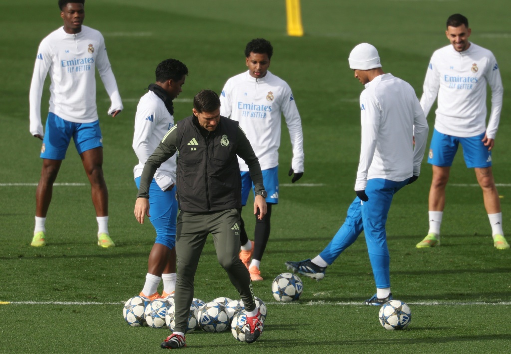 Xabi Alonso en apuros frente al City de su mentor Guardiola