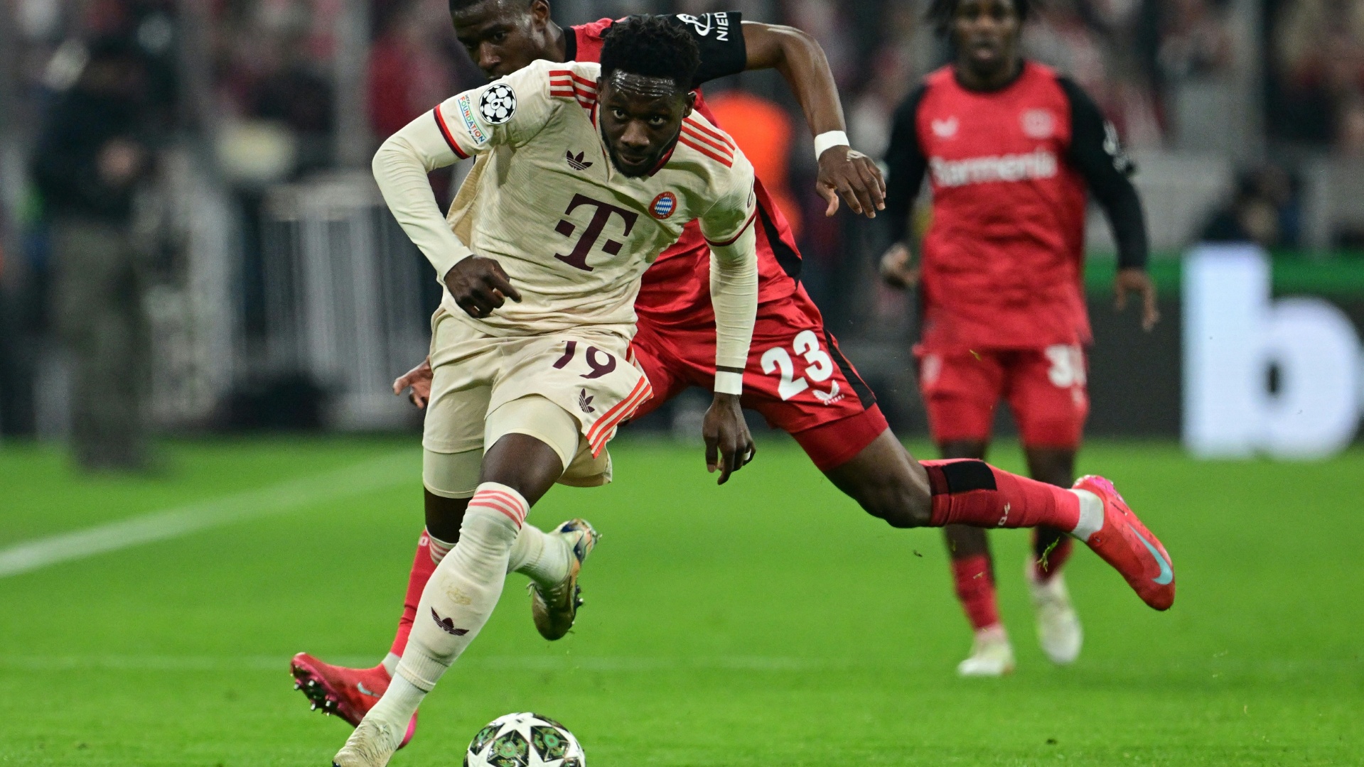 Bayern Davies kehrt zurück Kompany rotiert erneut