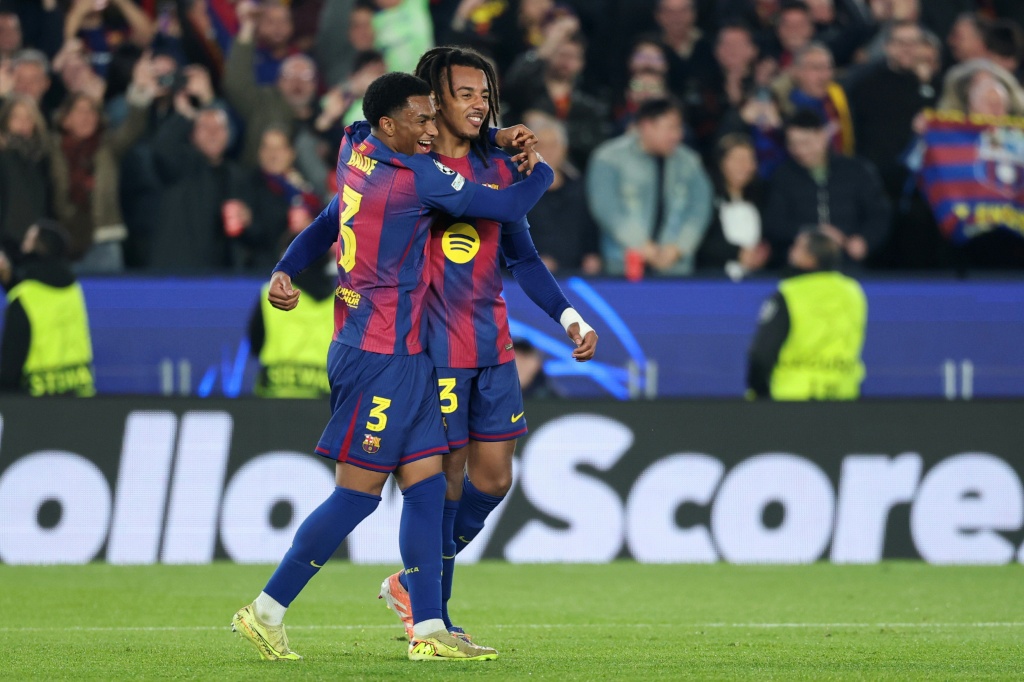 Koundé faz dois golos e Barcelona vira contra o Eintracht (2-1) para voltar a vencer na Champions