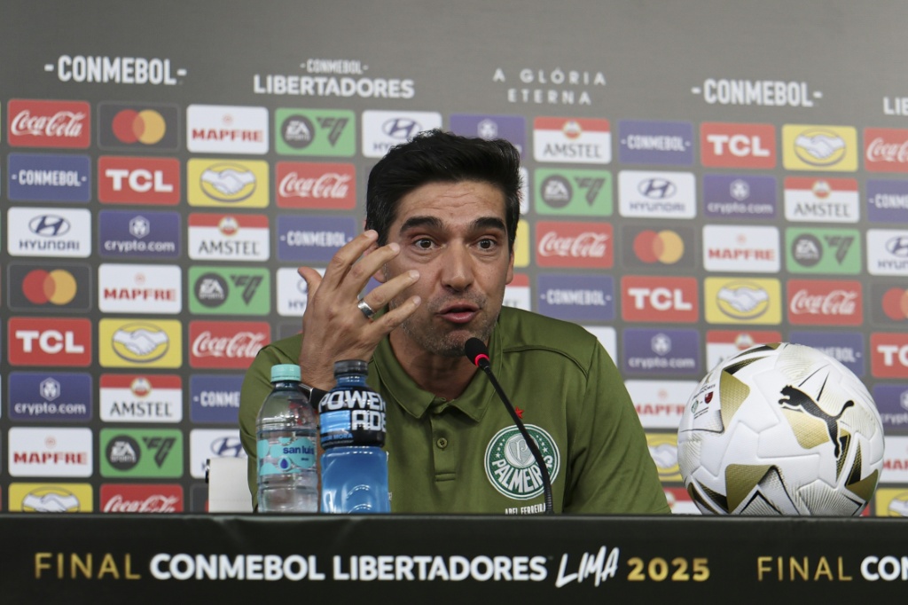 Palmeiras extiende el contrato del entrenador Abel Ferreira hasta 2027