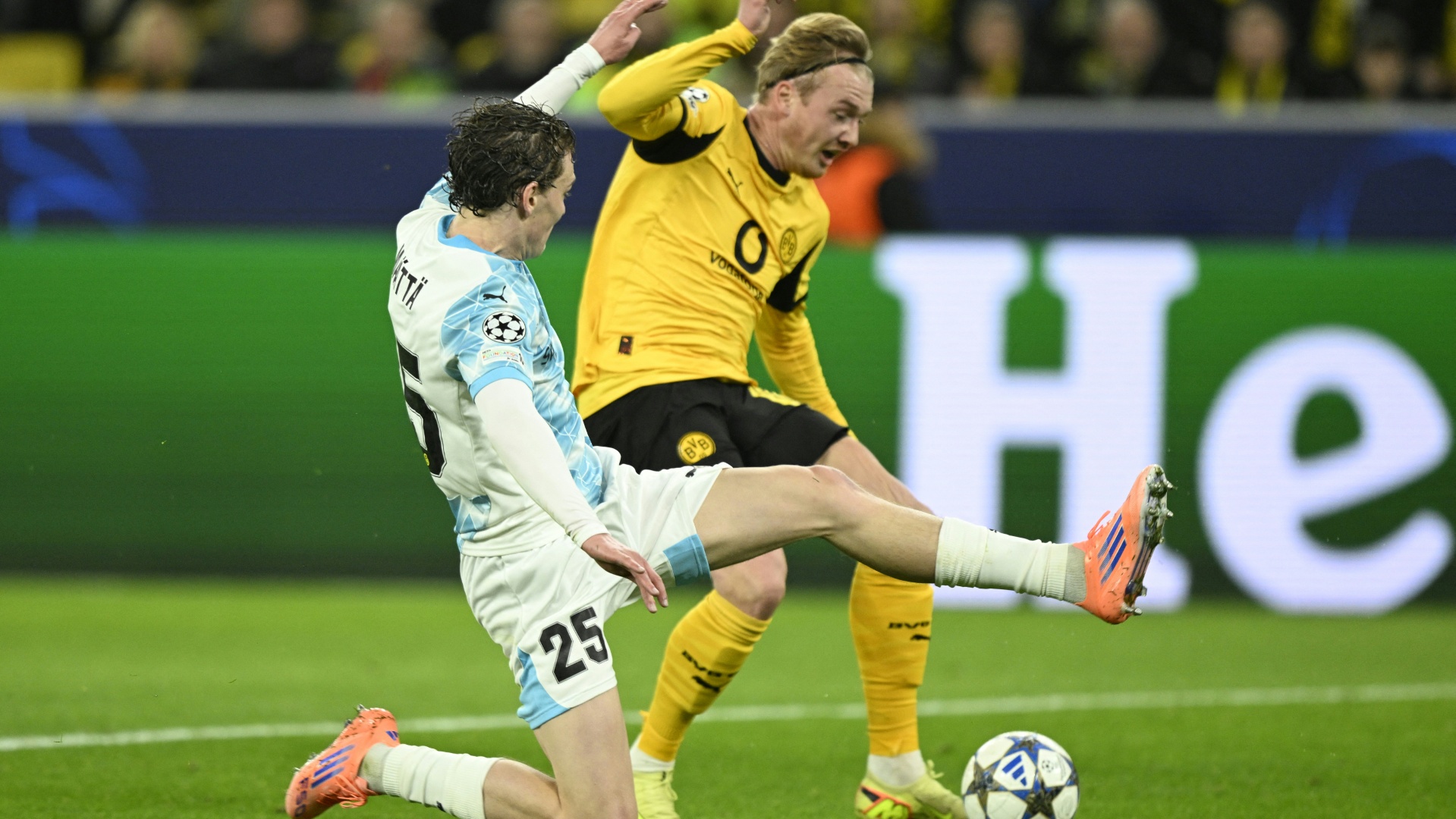 Brandt erzielt Doppeltor: Doch BVB verspielt Jubiläumserfolg