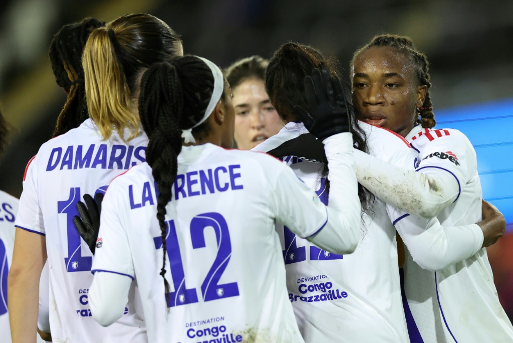 Ligue des champions féminine Lyon bat Manchester United et se rapproche des quarts