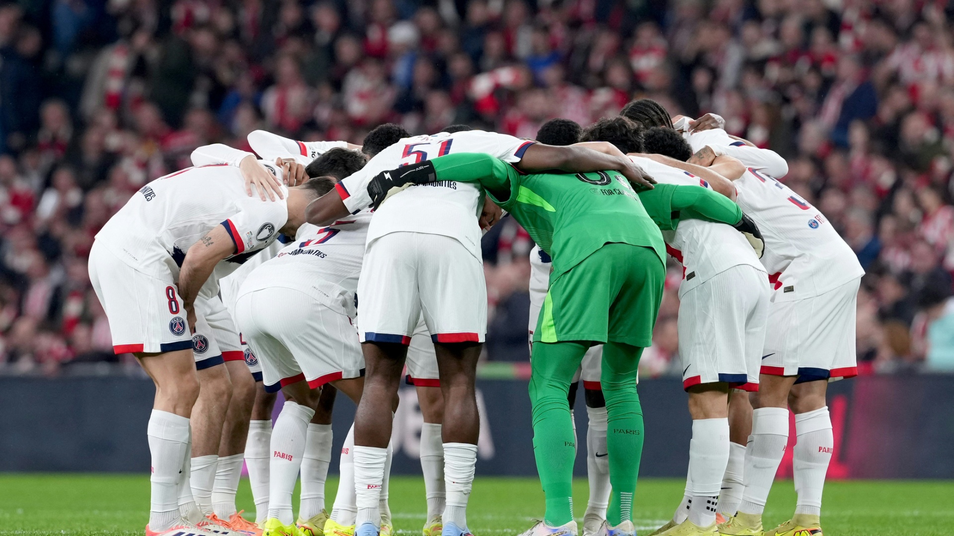 PSG-Team-Bus nach Champions-League-Partie in Bilbao beworfen