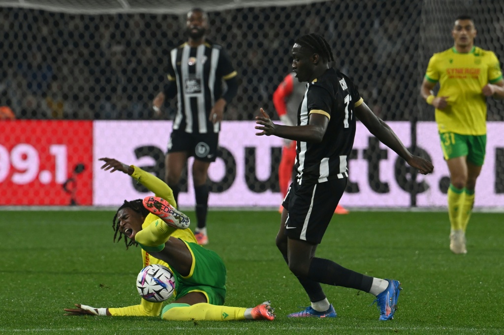 Nantes sofre derrota pesada em Angers (4-1) e permanece na zona de descida do campeonato francês