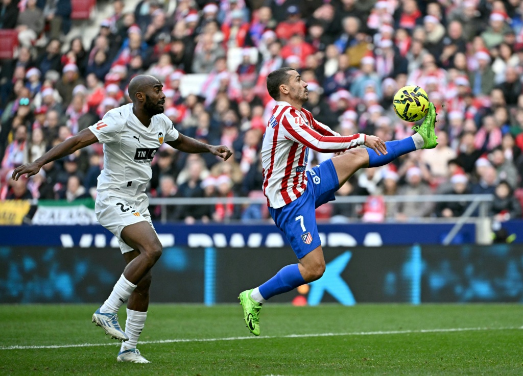 Griezmann rescata al Atlético con un gol decisivo ante el Valencia