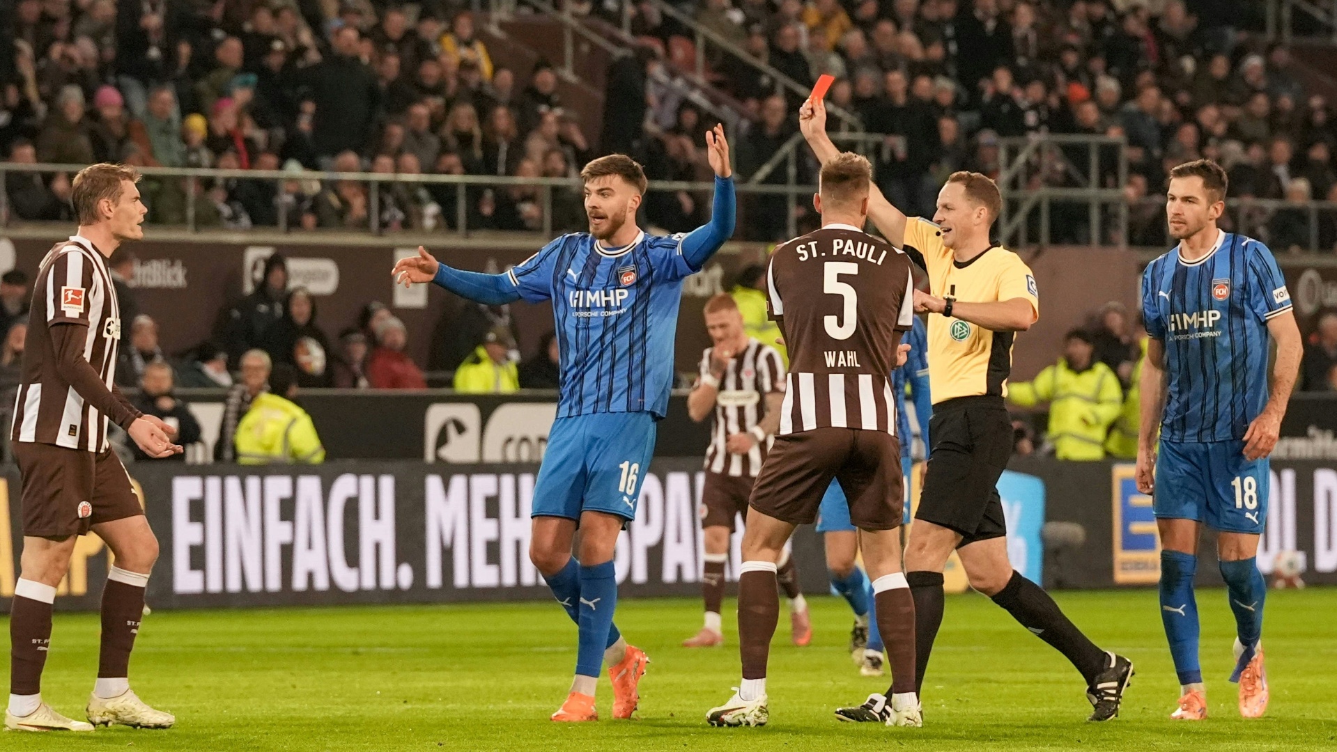 Kaars erzielt Doppelpack St Pauli besiegt Rivalen trotz Unterzahl im Abstiegskampf