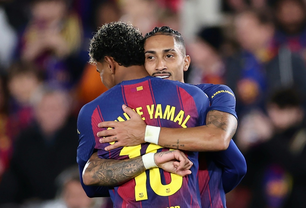 Doblete de Raphinha salva al Barça frente a Osasuna y consolida el liderato