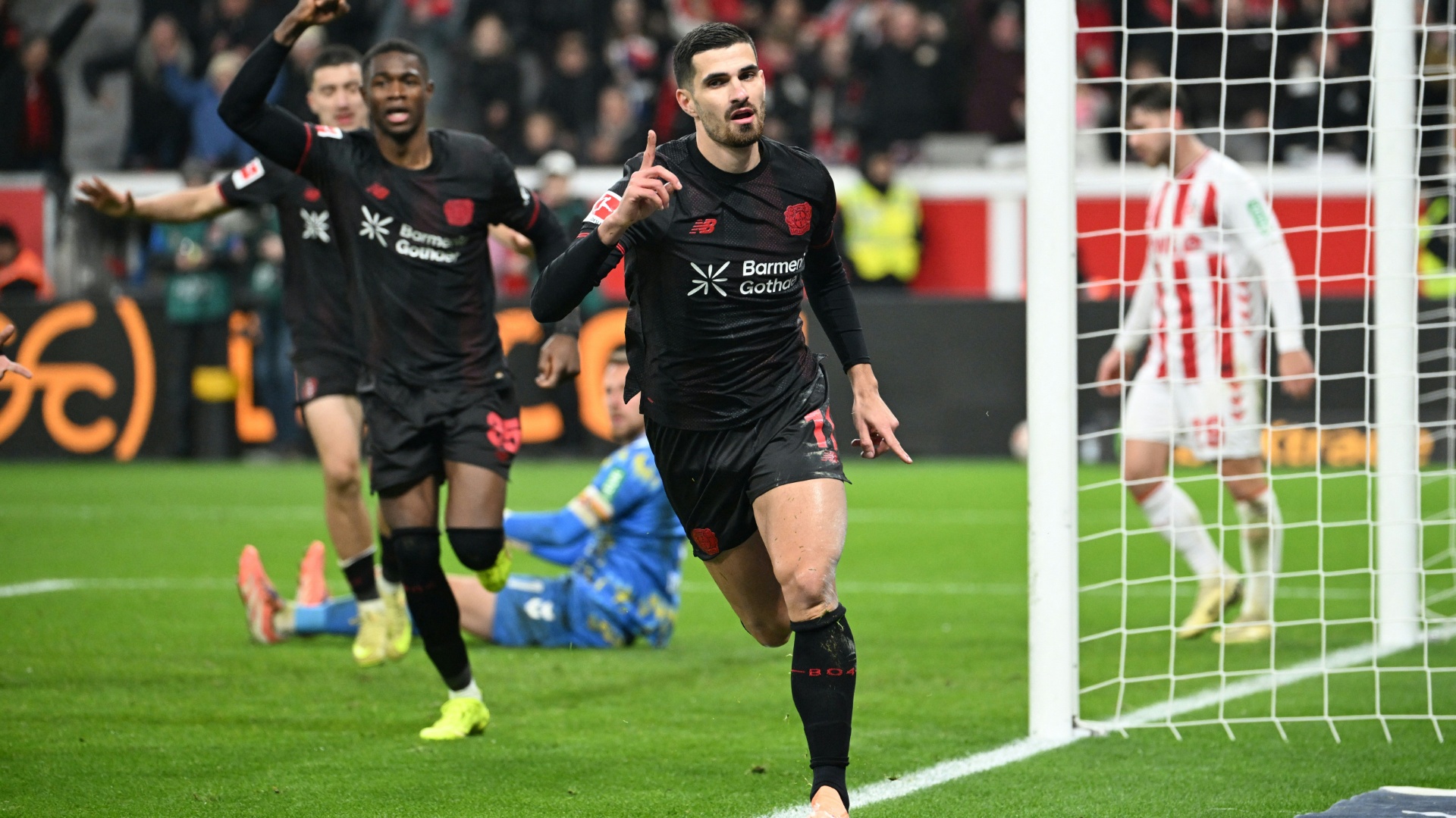 "Das beste Tor meiner Laufbahn": Bayer Leverkusen ehrt Torzauberer Terrier