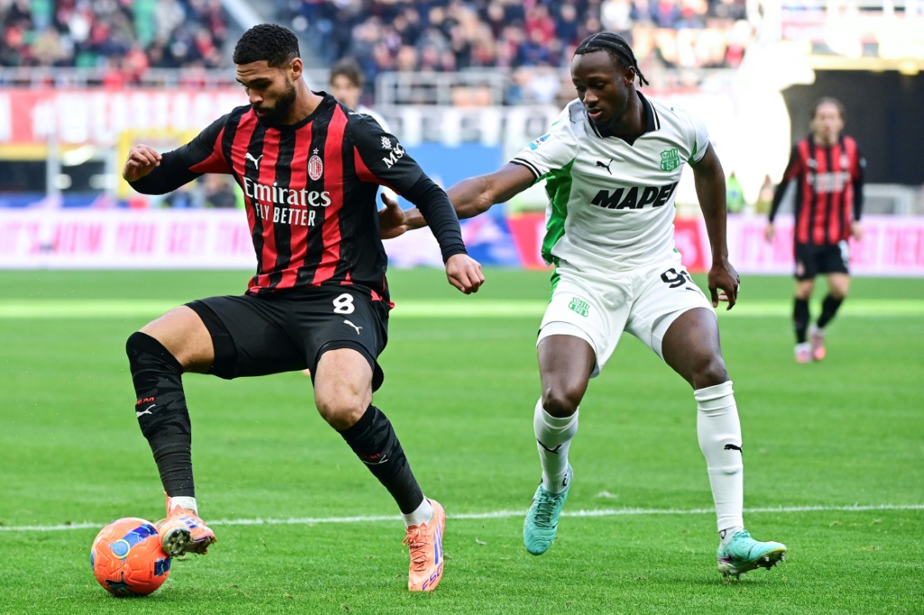 En Italie l AC Milan deceu chez lui