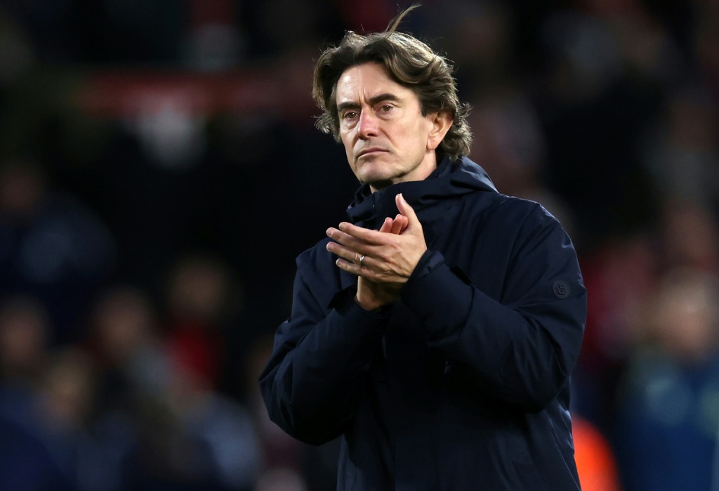 Geen snelle oplossing bij Spurs zegt boze Frank