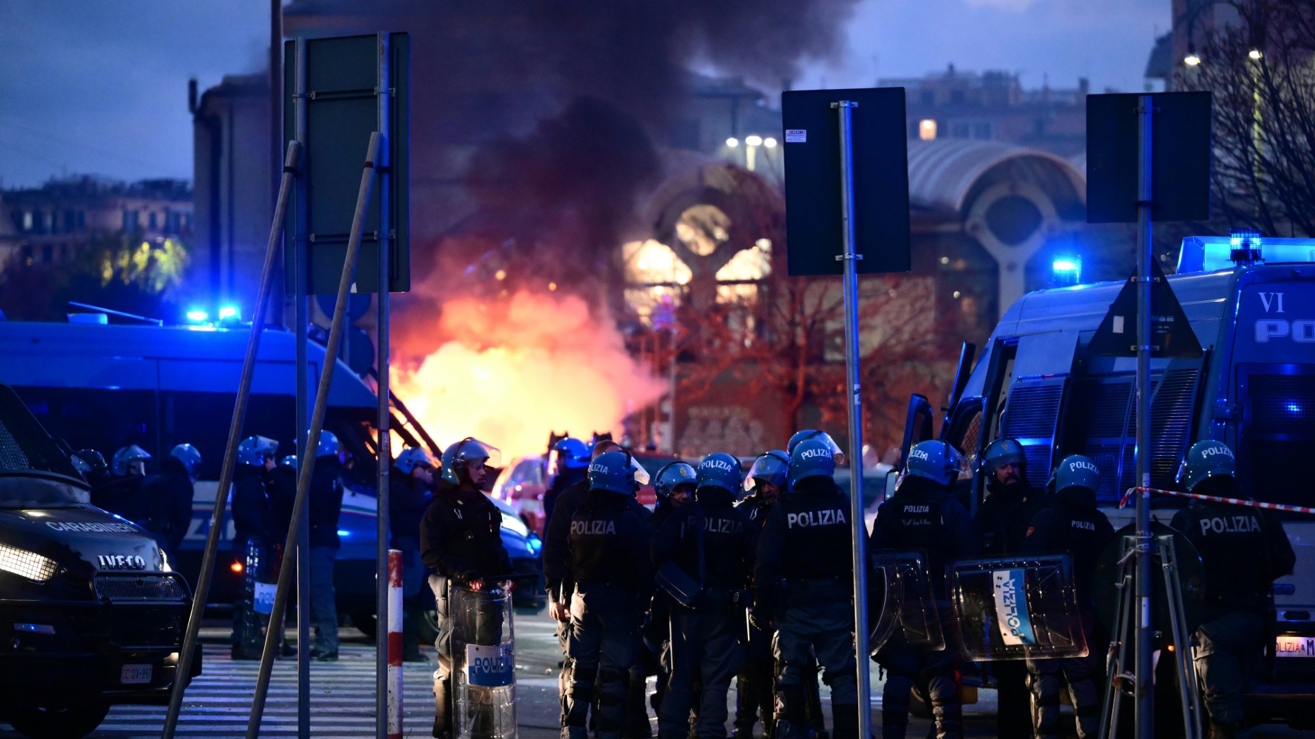 Unruhen vor dem Genua gegen Inter Spiel: Drei Beamte verletzt
