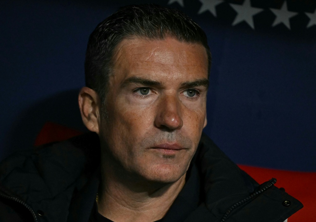 Real Oviedo cesa a Luis Carrión despues de la goleada 4-0 ante Sevilla