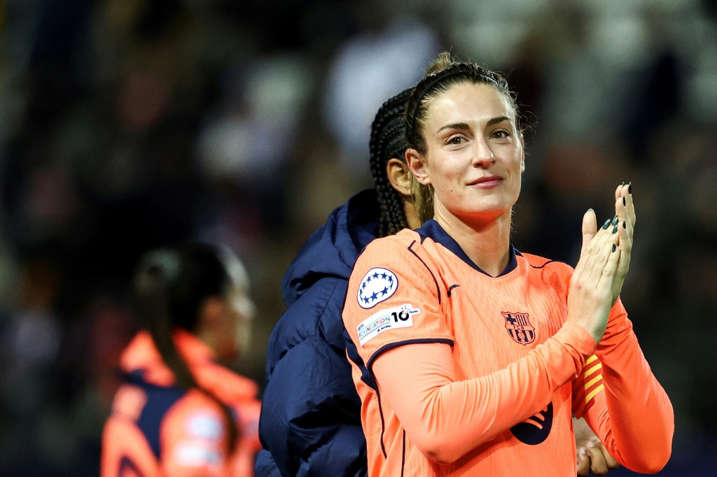 El Barcelona domina en París y pasa invicto a cuartos en la Champions femenina