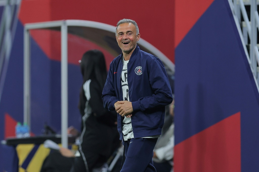 Luis Enrique enaltece Filipe Luís afirmando que ele possui capacidade para comandar equipas na Europa