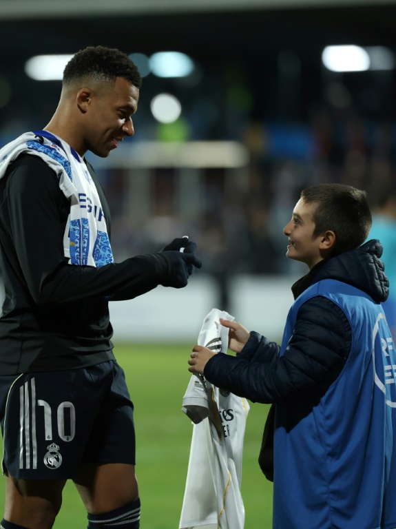 Real Madrid escapa por pouco a equipa de terceira divisao e avanca para os octavos da Taça do Rei