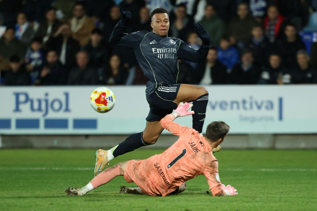 Mbappé cerca de igualar un hito de su admirado CR7 frente al Sevilla