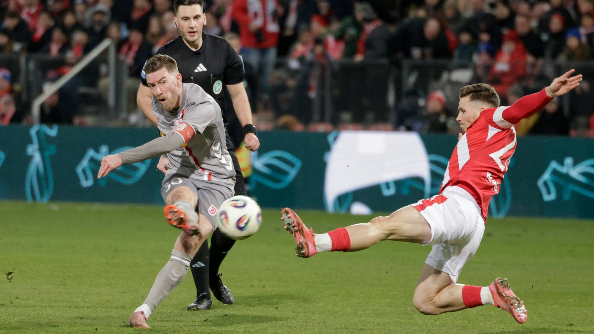 3. Liga: Cottbus lässt Sieg liegen gegen Regensburg